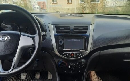 Hyundai Solaris II рестайлинг, 2012 год, 7 фотография