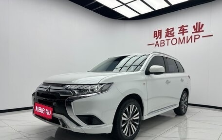 Mitsubishi Outlander III рестайлинг 3, 2021 год, 1 900 000 рублей, 1 фотография