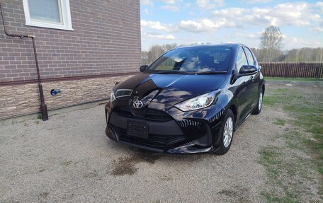 Toyota Yaris, 2021 год, 1 289 000 рублей, 3 фотография
