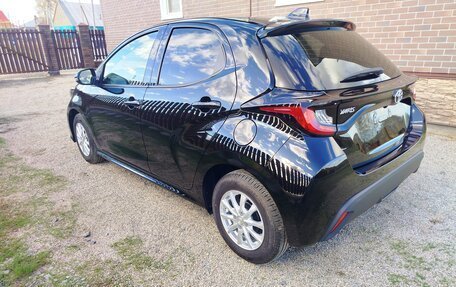 Toyota Yaris, 2021 год, 1 289 000 рублей, 6 фотография