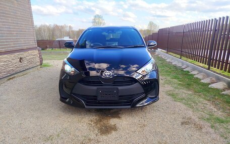 Toyota Yaris, 2021 год, 1 289 000 рублей, 2 фотография