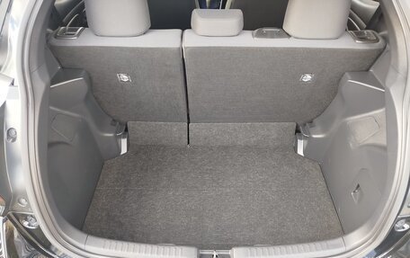 Toyota Yaris, 2021 год, 1 289 000 рублей, 18 фотография