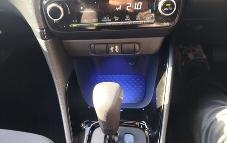 Toyota Yaris, 2021 год, 1 289 000 рублей, 20 фотография