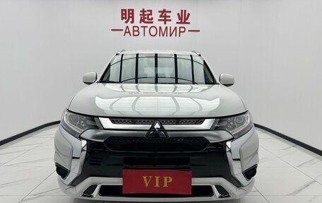 Mitsubishi Outlander III рестайлинг 3, 2021 год, 1 900 000 рублей, 3 фотография