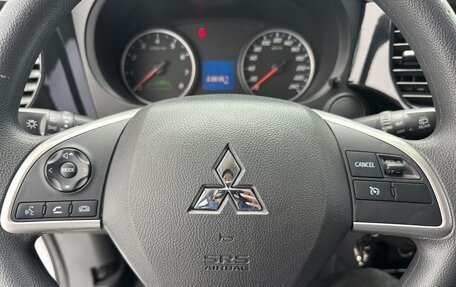Mitsubishi Outlander III рестайлинг 3, 2021 год, 1 900 000 рублей, 11 фотография
