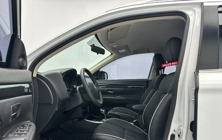 Mitsubishi Outlander III рестайлинг 3, 2021 год, 1 900 000 рублей, 7 фотография