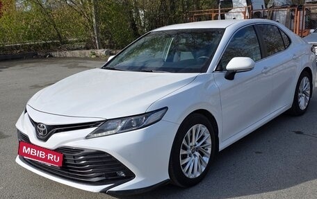 Toyota Camry, 2019 год, 2 450 000 рублей, 2 фотография