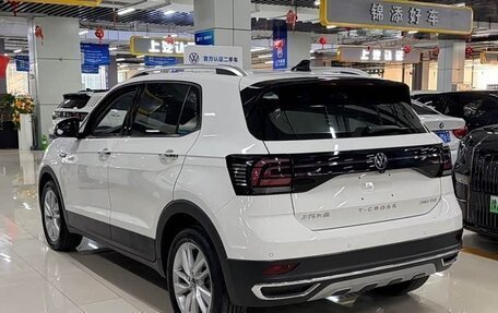 Volkswagen T-Cross I, 2022 год, 1 720 000 рублей, 6 фотография