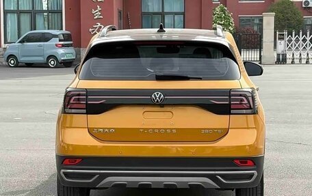 Volkswagen T-Cross I, 2022 год, 1 940 000 рублей, 5 фотография