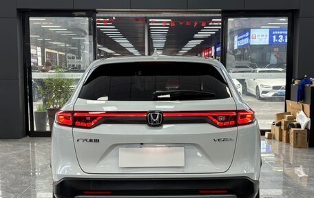 Honda Vezel, 2023 год, 2 100 000 рублей, 2 фотография