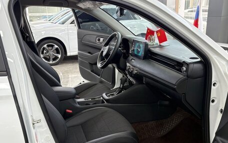 Honda Vezel, 2023 год, 2 100 000 рублей, 13 фотография