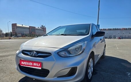 Hyundai Solaris II рестайлинг, 2012 год, 560 000 рублей, 1 фотография
