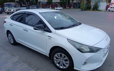 Hyundai Solaris II рестайлинг, 2018 год, 950 000 рублей, 3 фотография