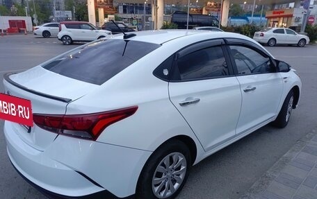 Hyundai Solaris II рестайлинг, 2018 год, 950 000 рублей, 5 фотография
