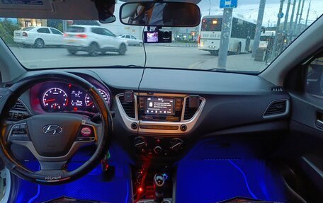 Hyundai Solaris II рестайлинг, 2018 год, 950 000 рублей, 7 фотография