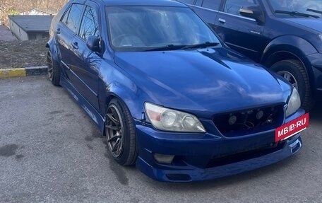 Lexus IS II рестайлинг 2, 2001 год, 700 000 рублей, 3 фотография