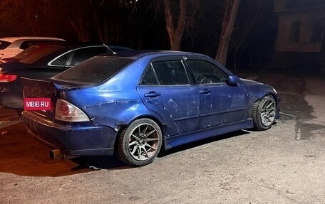 Lexus IS II рестайлинг 2, 2001 год, 700 000 рублей, 6 фотография
