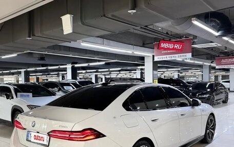 BMW 5 серия, 2025 год, 8 990 000 рублей, 6 фотография