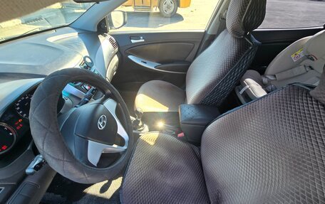 Hyundai Solaris II рестайлинг, 2012 год, 560 000 рублей, 17 фотография