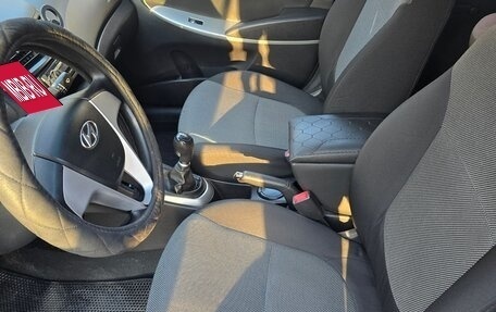 Hyundai Solaris II рестайлинг, 2012 год, 560 000 рублей, 21 фотография