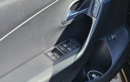Volkswagen Polo VI (EU Market), 2018 год, 1 500 000 рублей, 10 фотография