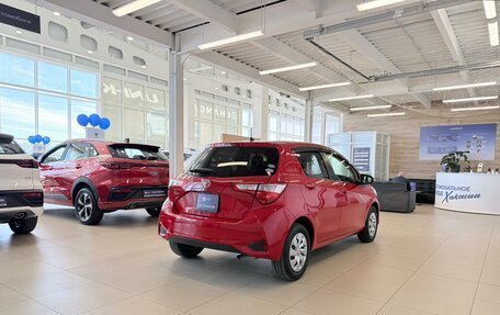 Toyota Vitz, 2017 год, 1 199 999 рублей, 6 фотография