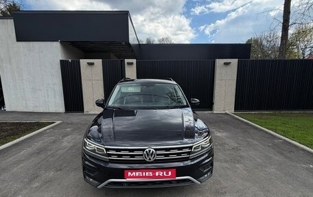 Volkswagen Tiguan II, 2018 год, 2 950 000 рублей, 1 фотография