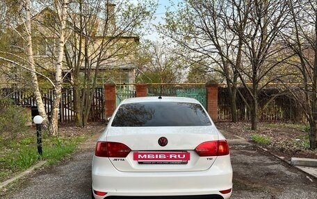 Volkswagen Jetta VI, 2011 год, 644 000 рублей, 5 фотография