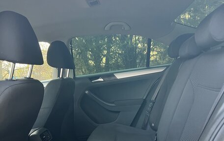 Volkswagen Jetta VI, 2011 год, 644 000 рублей, 9 фотография