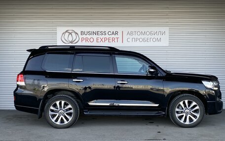 Toyota Land Cruiser 200, 2016 год, 7 950 000 рублей, 4 фотография