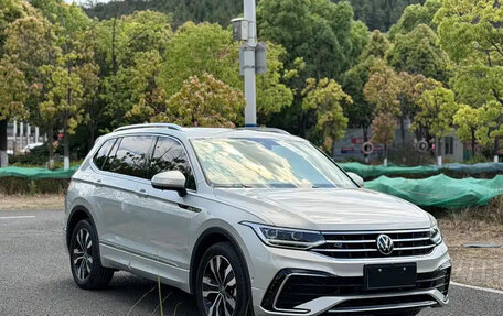 Volkswagen Tiguan II, 2023 год, 3 900 480 рублей, 3 фотография