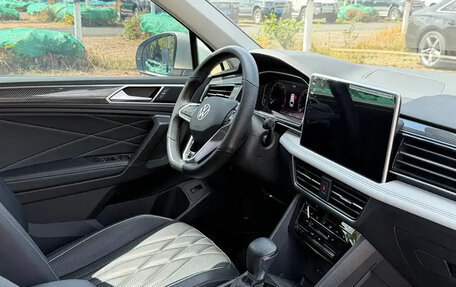 Volkswagen Tiguan II, 2023 год, 3 900 480 рублей, 10 фотография