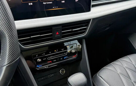 Volkswagen Tiguan II, 2023 год, 3 900 480 рублей, 14 фотография
