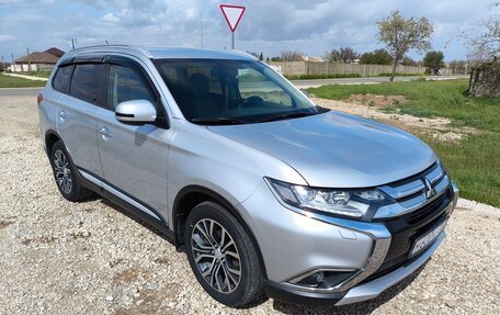 Mitsubishi Outlander III рестайлинг 3, 2015 год, 1 800 000 рублей, 3 фотография