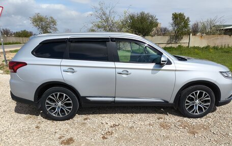 Mitsubishi Outlander III рестайлинг 3, 2015 год, 1 800 000 рублей, 2 фотография