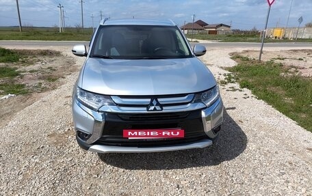 Mitsubishi Outlander III рестайлинг 3, 2015 год, 1 800 000 рублей, 4 фотография