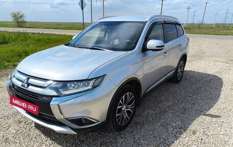 Mitsubishi Outlander III рестайлинг 3, 2015 год, 1 800 000 рублей, 5 фотография