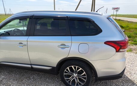 Mitsubishi Outlander III рестайлинг 3, 2015 год, 1 800 000 рублей, 7 фотография