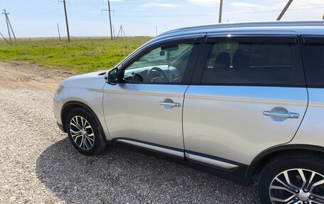 Mitsubishi Outlander III рестайлинг 3, 2015 год, 1 800 000 рублей, 8 фотография