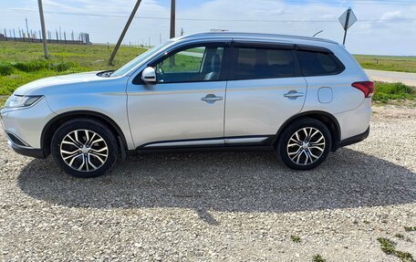 Mitsubishi Outlander III рестайлинг 3, 2015 год, 1 800 000 рублей, 6 фотография