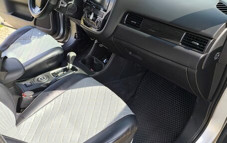 Mitsubishi Outlander III рестайлинг 3, 2015 год, 1 800 000 рублей, 19 фотография