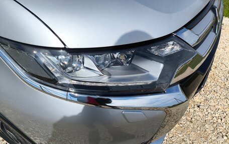 Mitsubishi Outlander III рестайлинг 3, 2015 год, 1 800 000 рублей, 12 фотография