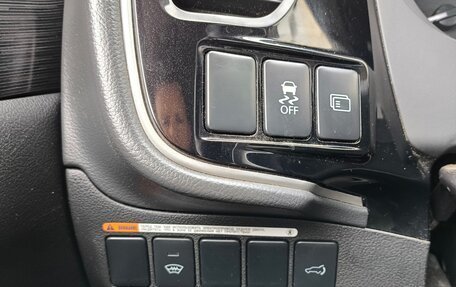 Mitsubishi Outlander III рестайлинг 3, 2015 год, 1 800 000 рублей, 14 фотография
