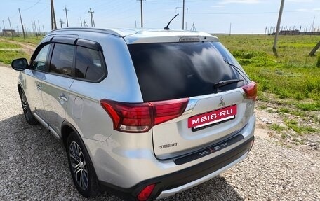 Mitsubishi Outlander III рестайлинг 3, 2015 год, 1 800 000 рублей, 9 фотография