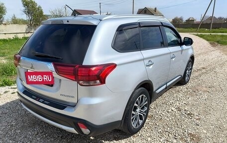 Mitsubishi Outlander III рестайлинг 3, 2015 год, 1 800 000 рублей, 11 фотография