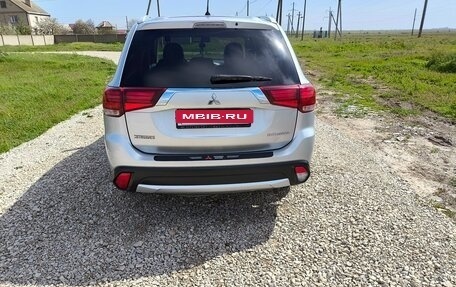 Mitsubishi Outlander III рестайлинг 3, 2015 год, 1 800 000 рублей, 10 фотография