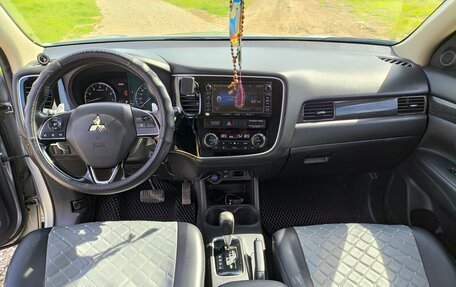 Mitsubishi Outlander III рестайлинг 3, 2015 год, 1 800 000 рублей, 24 фотография
