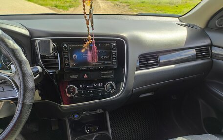 Mitsubishi Outlander III рестайлинг 3, 2015 год, 1 800 000 рублей, 27 фотография