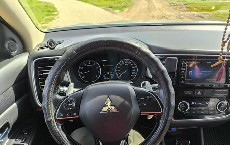 Mitsubishi Outlander III рестайлинг 3, 2015 год, 1 800 000 рублей, 26 фотография
