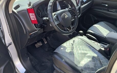 Mitsubishi Outlander III рестайлинг 3, 2015 год, 1 800 000 рублей, 25 фотография